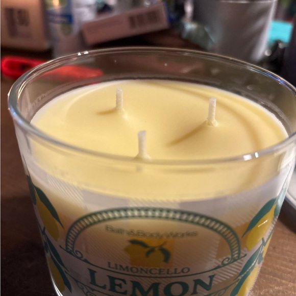 Bath & Body Works Limoncello Candle - Yellow and Silver - Picture 2 of 2